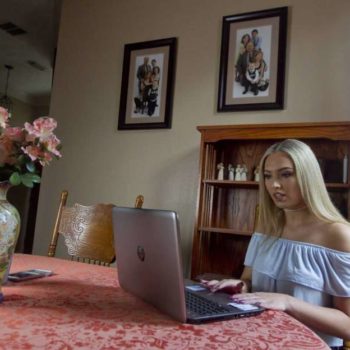 Conroe teen overcomes bullying to balance modeling, online education